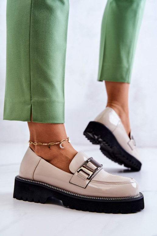 Sapatos com efeito couro envernizado...