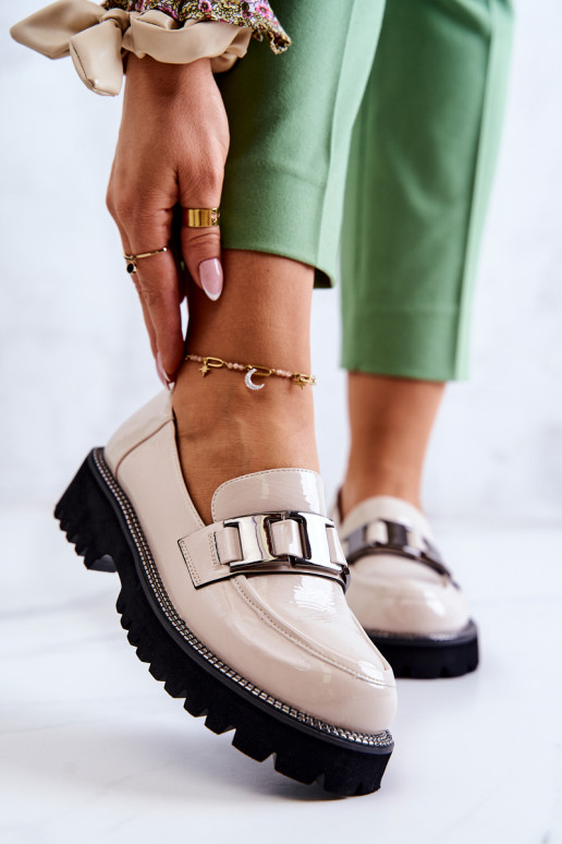 Sapatos com efeito couro envernizado...