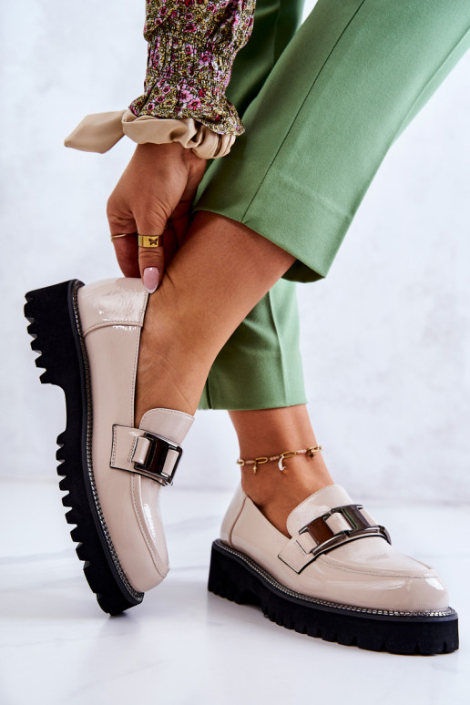 Sapatos com efeito couro envernizado...