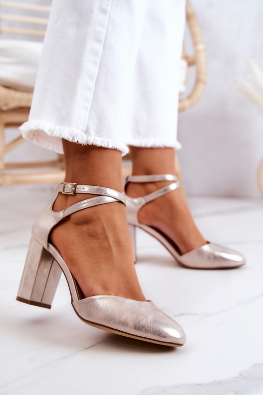 Sapatos com salto Sergio Leone dourado Sapatos com salto Sergio Leone dourado