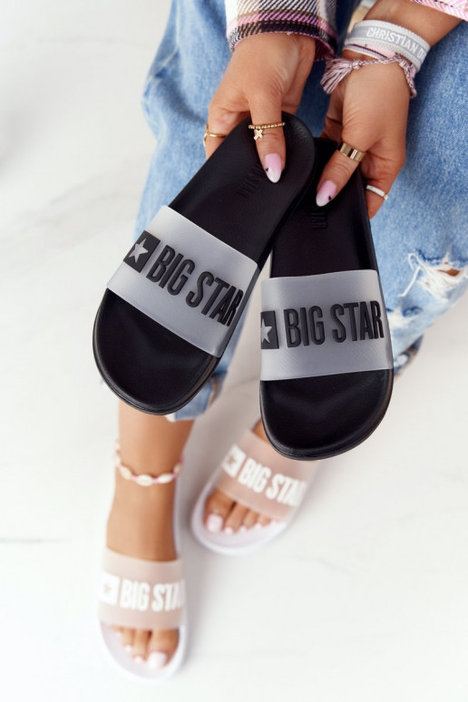 Chinelos femininos na cor preta