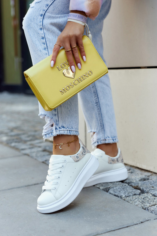 Modelo clássico de calçado esportivo... Modelo clássico de calçado esportivo...