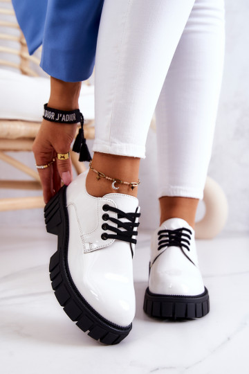 Sapatos da moda com efeito laca La.Fi cor branca Hallie