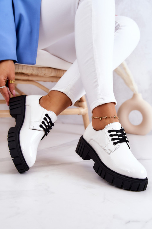 Sapatos da moda com efeito laca La.Fi cor branca Hallie