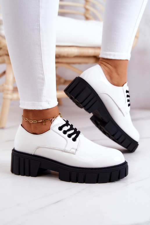 Sapatos da moda com efeito laca La.Fi cor branca Hallie