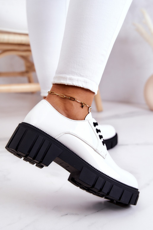 Sapatos da moda com efeito laca La.Fi cor branca Hallie