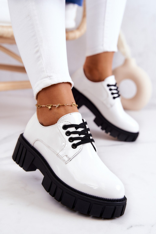 Sapatos da moda com efeito laca La.Fi cor branca Hallie