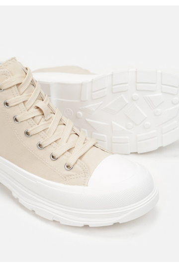 Sapatos de lazer com sola bege 2