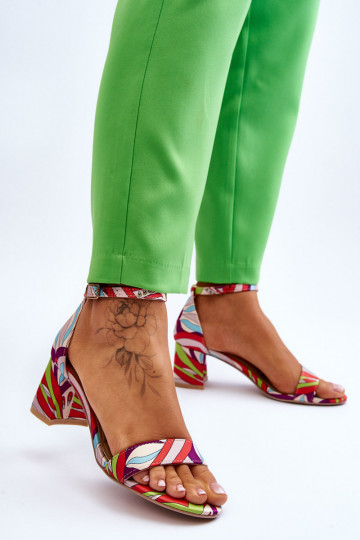 Sandálias de salto baixo de...