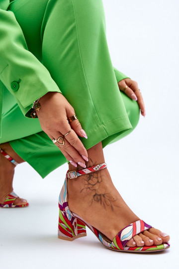 Sandálias de salto baixo de... 2