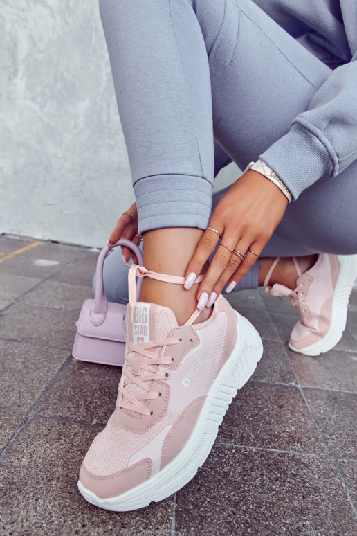 Modelo de tênis da moda sapatos Big... Modelo de tênis da moda sapatos Big...