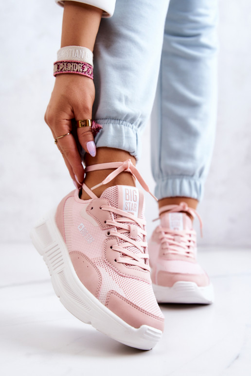 Modelo de tênis da moda sapatos Big... Modelo de tênis da moda sapatos Big...