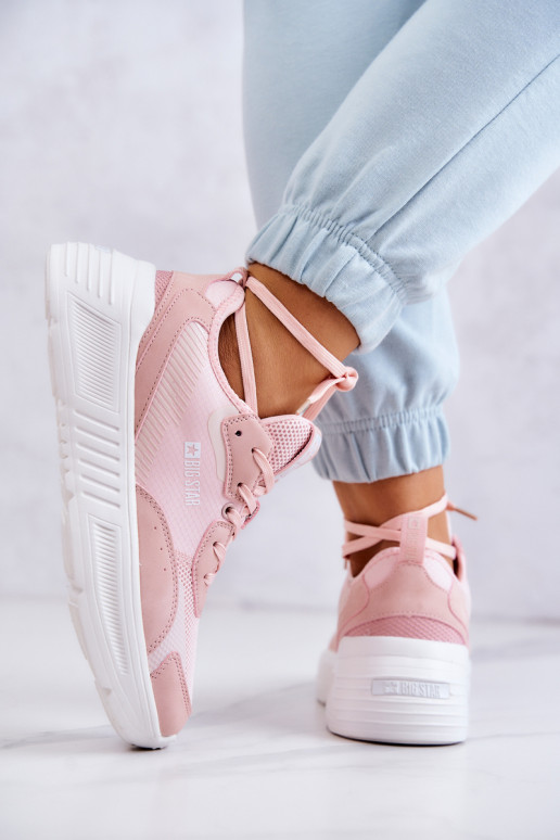 Modelo de tênis da moda sapatos Big... Modelo de tênis da moda sapatos Big...