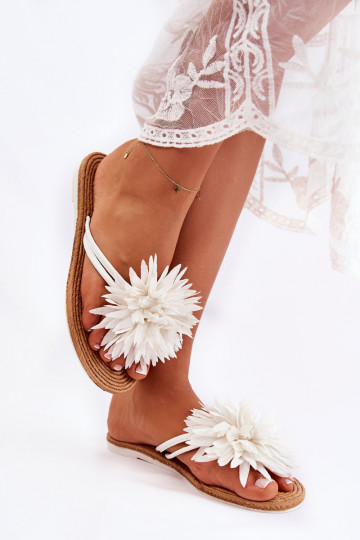 Chinelos leves na cor...