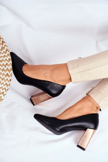 Sapatos de modelo clássico... 2