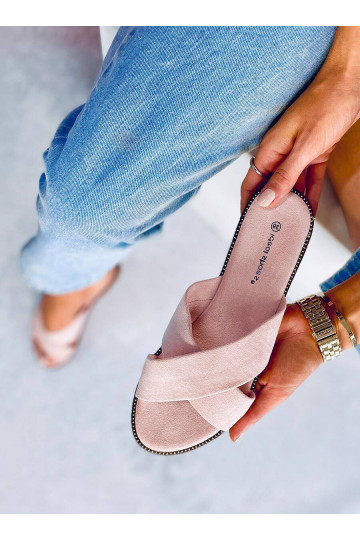 Os chinelos são rosa 2