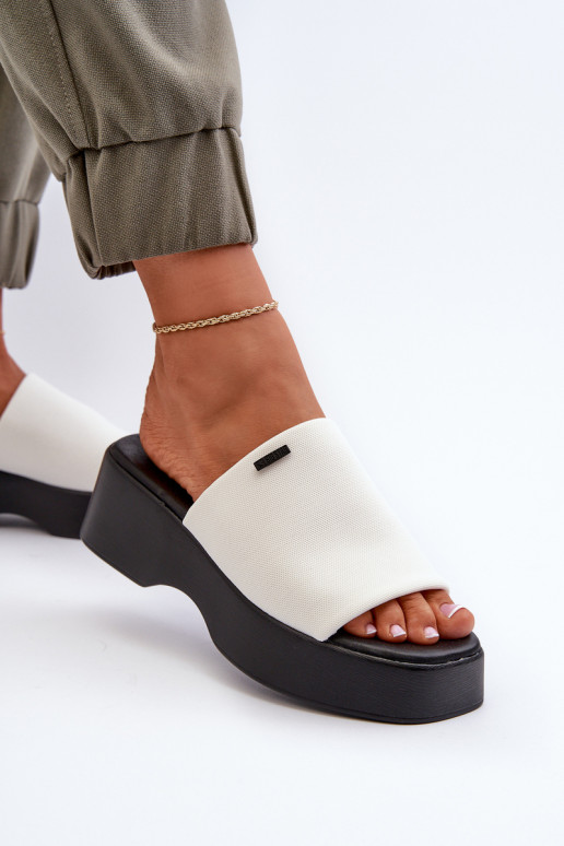 Chinelos femininos Big Star cor branca