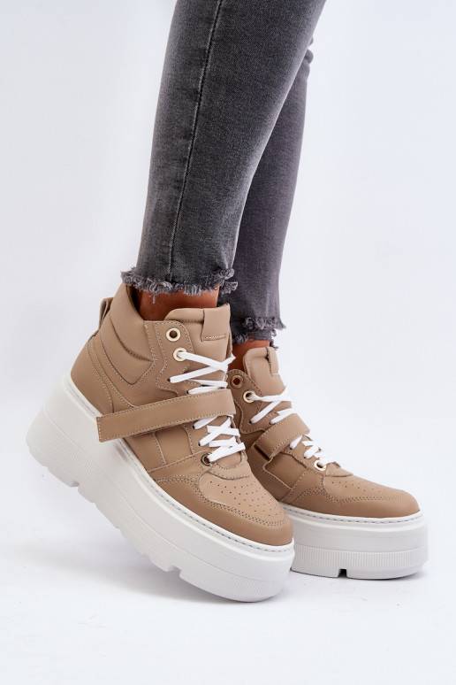 Sapatos modelo Zazoo Sneakers na cor bege