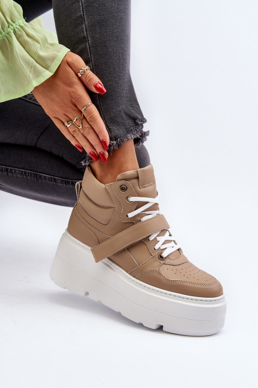 Sapatos modelo Zazoo Sneakers na cor bege