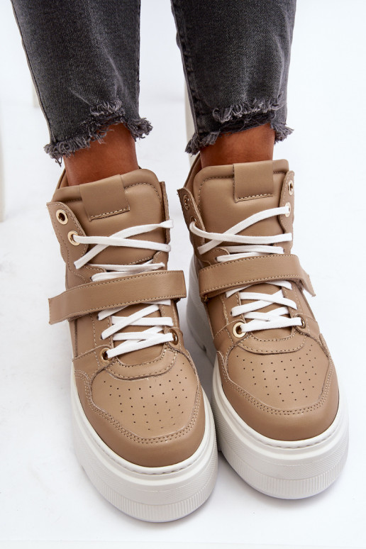 Sapatos modelo Zazoo Sneakers na cor bege