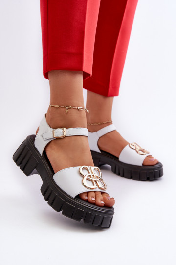 Sandálias femininas cor branca com detalhes dourados Vinceza