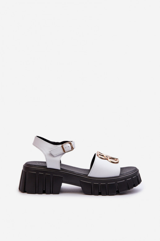 Sandálias femininas cor branca com detalhes dourados Vinceza