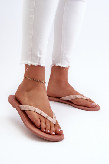 Os chinelos são rosa