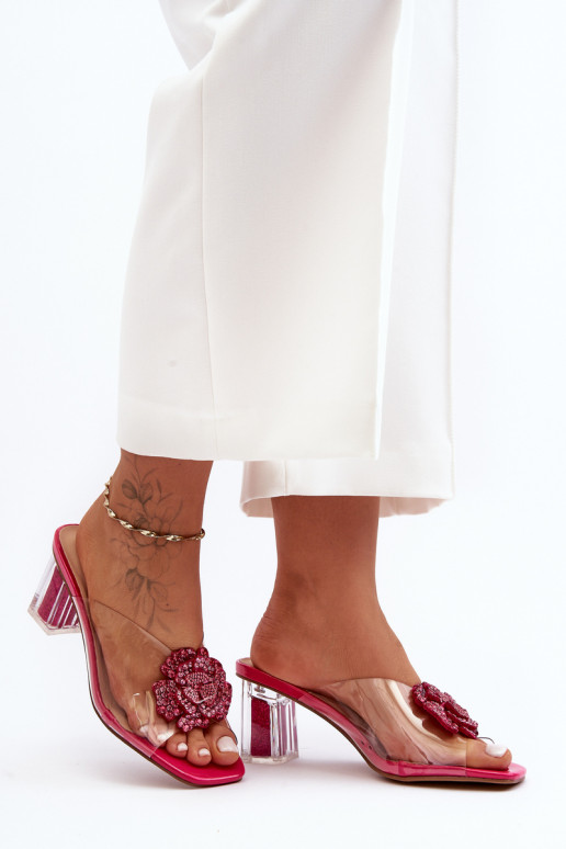 Chinelos transparentes com salto com...