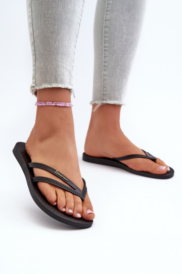 Chinelos de borracha preta