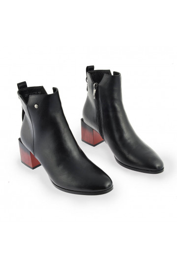 Botas com salto grosso, cor preta Potocki