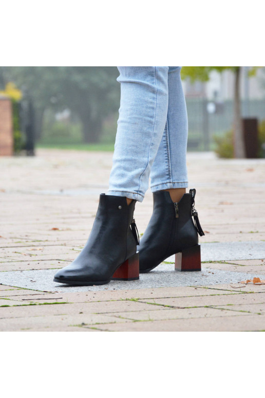 Botas com salto grosso, cor preta Potocki
