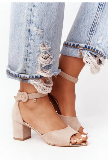 Sandálias femininas com...