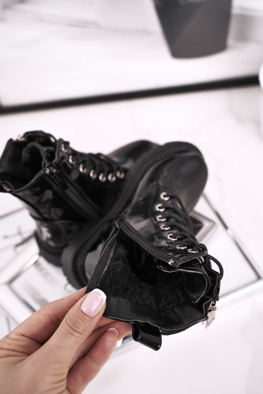 Botas femininas lacadas em preto