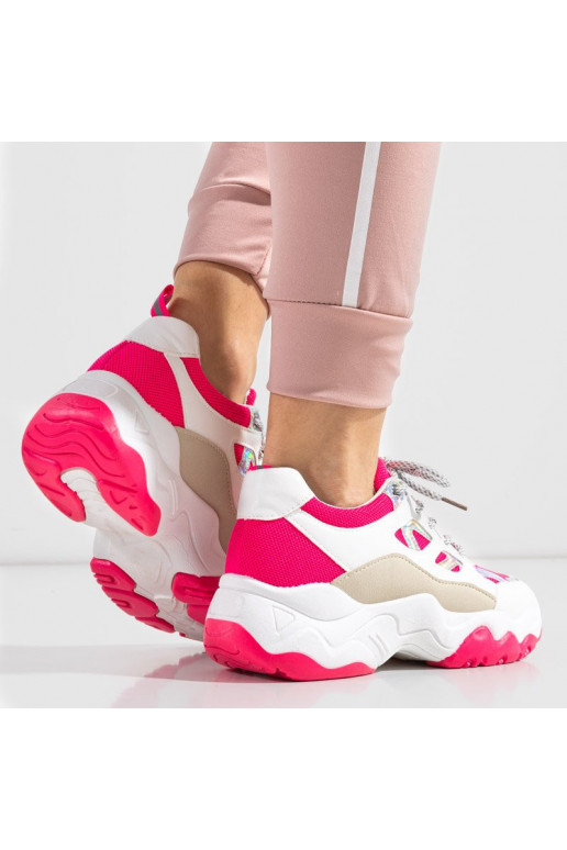 Sapatos modelo tênis em diversas...