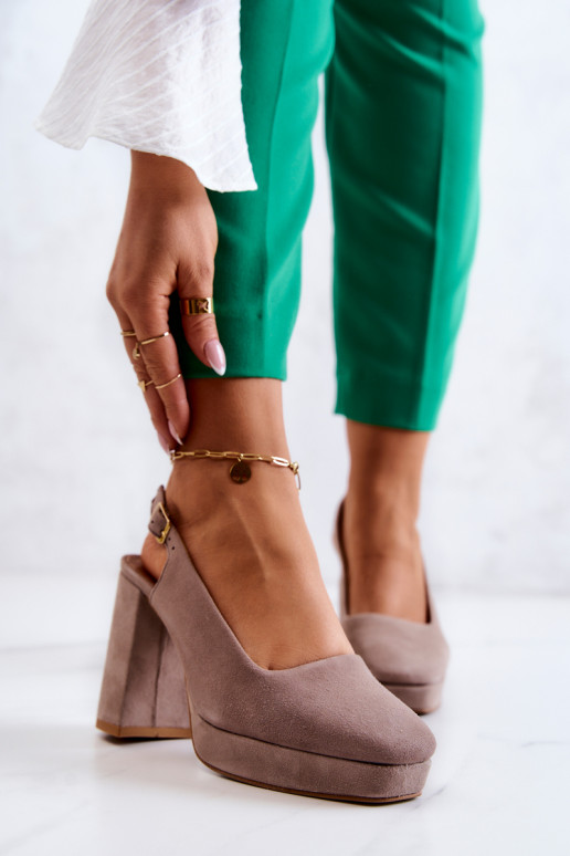 Sapatos de camurça bege