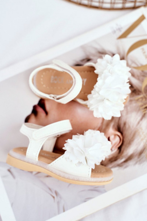 Sandálias infantis com flores na cor... Sandálias infantis com flores na cor...