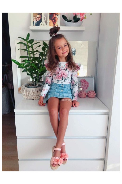 Sandálias infantis com flores na cor... Sandálias infantis com flores na cor...