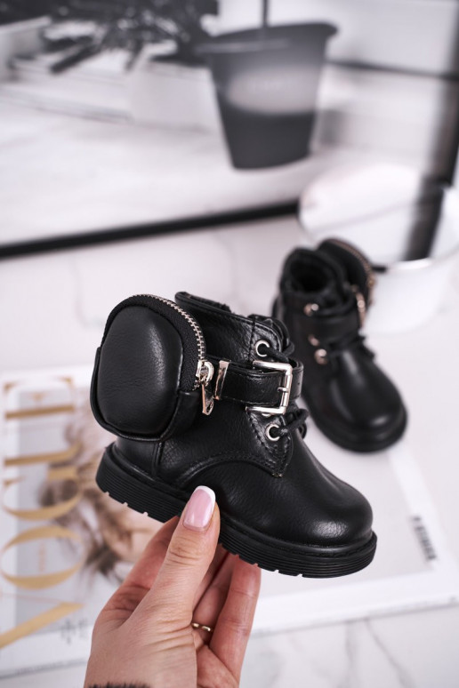 Calçados infantis quentes na cor preta Calçados infantis quentes na cor preta