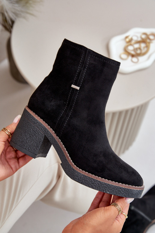 Botas com aquecimento no interior de camurça ecológicaoParae cor preta Arkesia