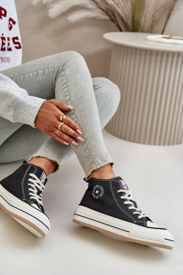 Sapatos casuais acolchoados com plataforma em couro sintético Big Star OO274062 na cor preta