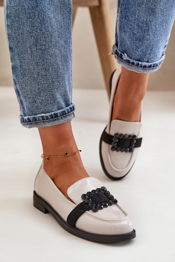 Mocassins lacados Feminino com enfeites cor cinza Vinceza 58389