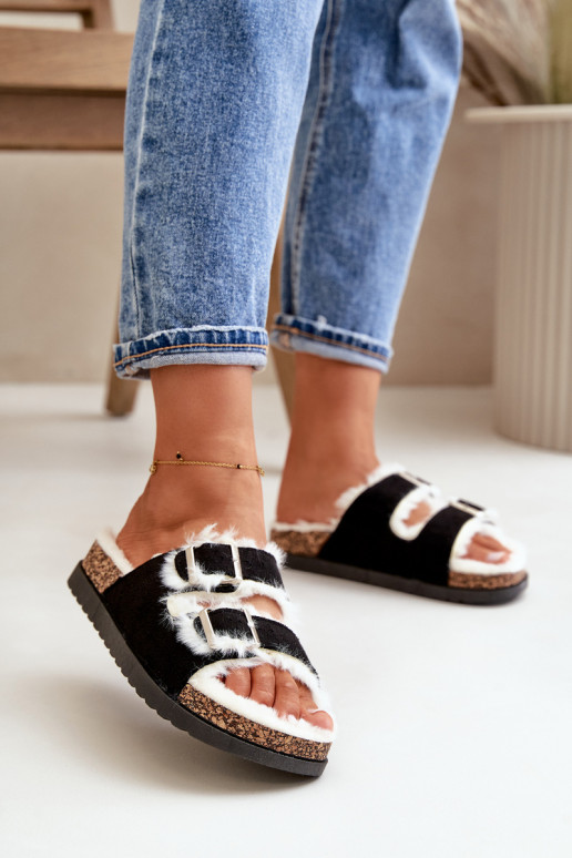 Feminino Chinelos Chinelos com fivelas e um casaco de pele cor preta Ezilena Feminino Chinelos Chinelos com fivelas e um casaco de pele cor preta Ezilena