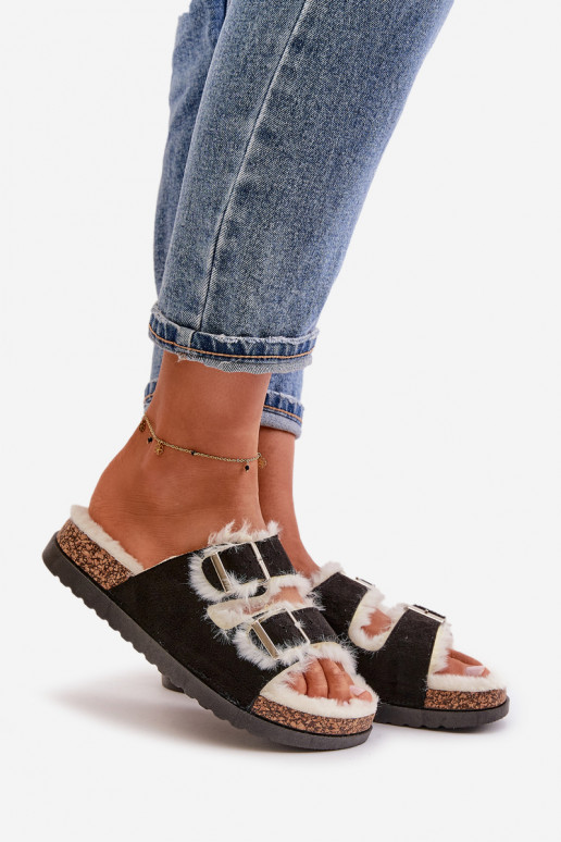 Feminino Chinelos Chinelos com fivelas e um casaco de pele cor preta Ezilena Feminino Chinelos Chinelos com fivelas e um casaco de pele cor preta Ezilena