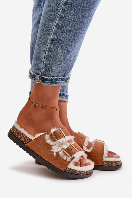 Feminino Chinelos Chinelos com fivelas e um casaco de pele cor marrom Ezilena Feminino Chinelos Chinelos com fivelas e um casaco de pele cor marrom Ezilena