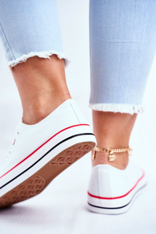 Sapatos de lazer modelo clássico na cor branca com decoração vermelha Ecoma Sapatos de lazer modelo clássico na cor branca com decoração vermelha Ecoma