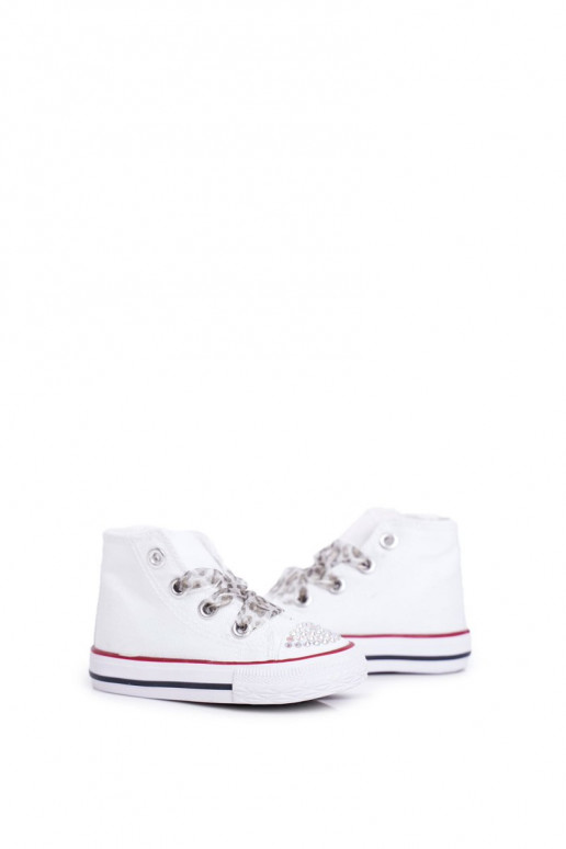 Calçado infantil de lazer com ilhós brilhantes na cor branca Smile Calçado infantil de lazer com ilhós brilhantes na cor branca Smile