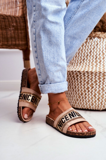 Chinelos com ilhós brilhantes cor bege Be Nice 2