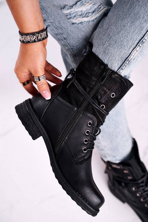 Botas enormes da moda na cor preta Perfecto