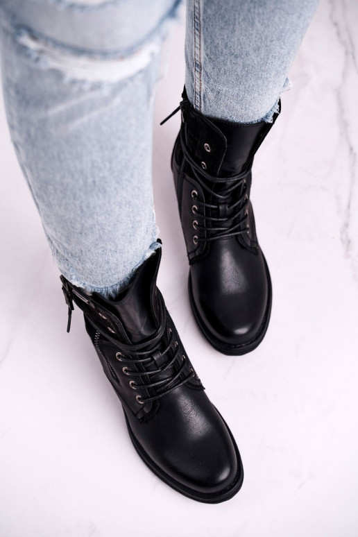 Botas enormes da moda na cor preta Perfecto