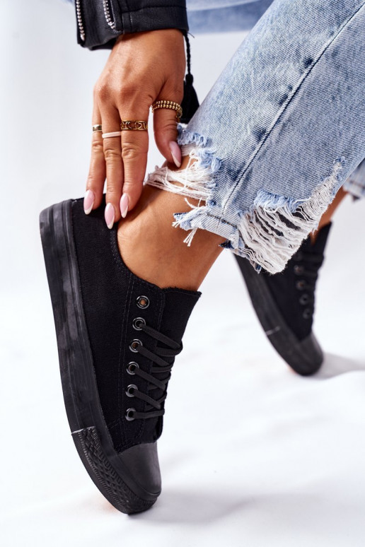 Sapatos casuais modelo clássico na cor preta